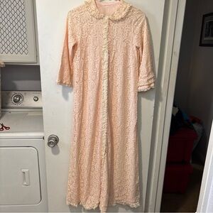 Vintage Miss Elaine Lace Long Peignoir Robe Dressing Gown Peach Size Petite